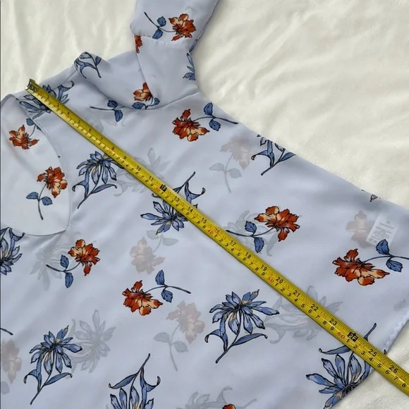 LUSH SIZE M | Floral V-Neck Blouse - Blue and Orange | Flare SLEEVE - Picture 5 of 7